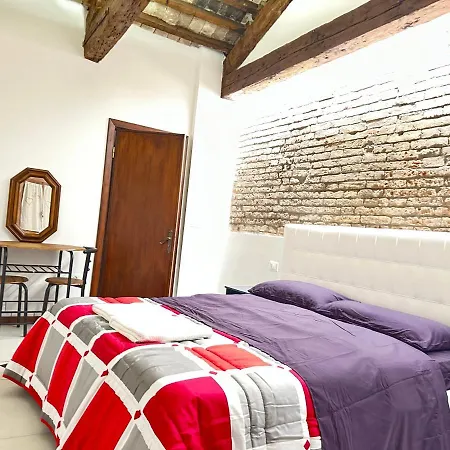 Rainbow San Zaccaria Apartment